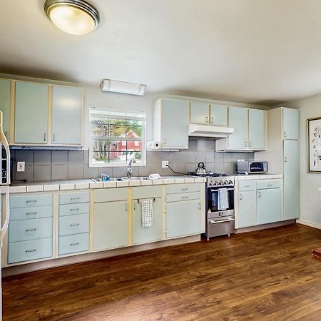 Headland Cove Retreat Villa Мендосино Стая снимка